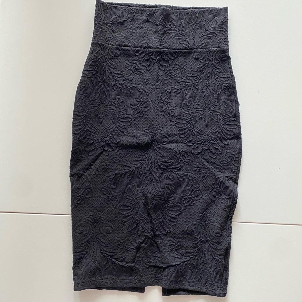 BEBE Bodycon High-waisted Textured Black Midi Pencil Skirt